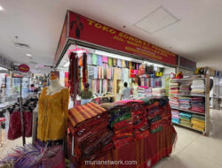 Dari Ulos hingga Songket: Kisah Pedagang Kain Tradisional di Pasar Senen yang Bertahan di Tengah Sepi