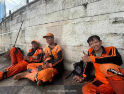 Di Balik Sapuan Pagi: Kisah Petugas PPSU yang Bekerja dengan Perut Kosong