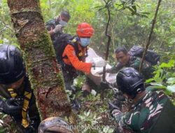 Jenazah Korban ATR 42-500 Ditemukan Tersangkut di Dahan, Evakuasi Dihadang Tebing dan Hujan Deras