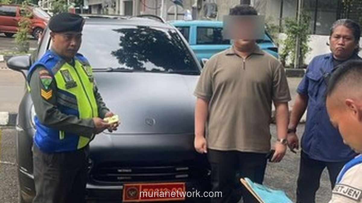 Porsche Cayenne Hitam Pakai Plat Dinas Kemhan Ternyata Aspal