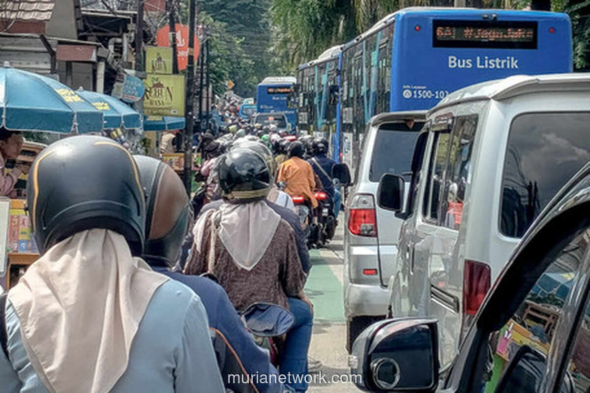 Ribuan Pengunjung Ragunan Terjebak Macet Usai Serbu Hari Pertama 2026