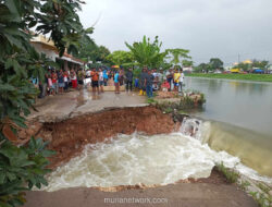 Tanggul Kalimalang Jebol, Ratusan Rumah di Karawang Terendam