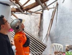 Hujan Lebat di Bogor Robohkan Dapur Rumah Warga Sukadamai