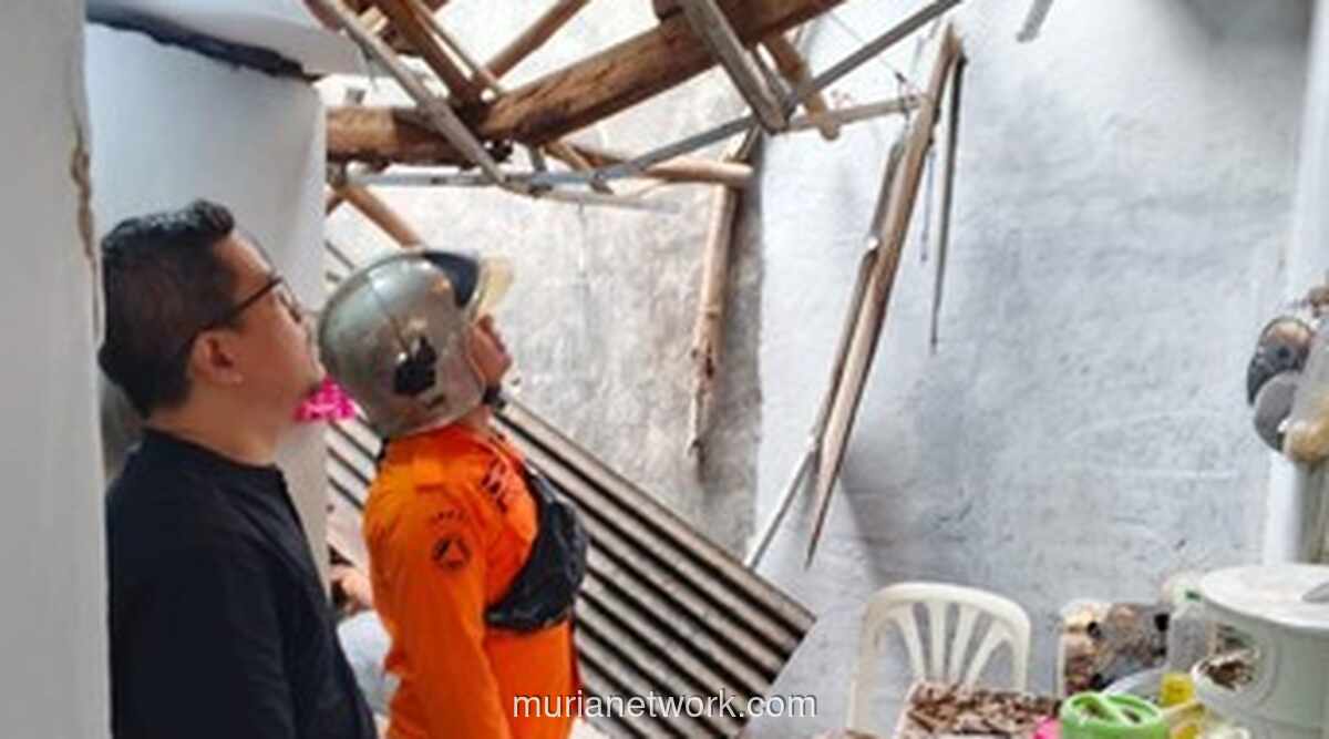 Hujan Lebat di Bogor Robohkan Dapur Rumah Warga Sukadamai