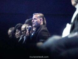 Herdman Terpukau Atmosfer GBUs, Saksikan Langsung Ganasnya Liga Indonesia