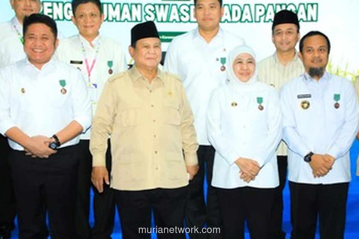 Khofifah Terima Satyalancana, Jatim Kembali Jadi Raja Beras Nasional