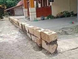 Warga Blora Blokir Jalan Desa dengan Batu Bata, Protes Lahan Tergerus