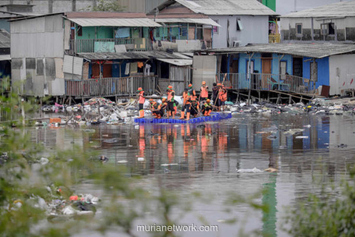 Muara Baru Berbenah: 120 Petugas Dikerahkan untuk Atasi Gunungan Sampah