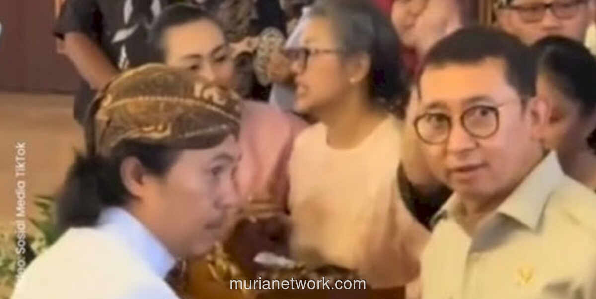Mikrofon Padam Saat Putri Keraton Solo Tolak SK Menteri