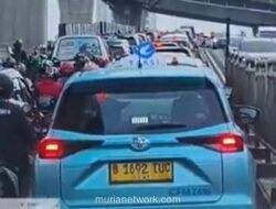 Kendaraan Listrik Mogok di Flyover Kebayoran Lama, Lalu Lintas Tersendat