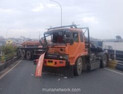 Nyaris Tewas, Pasangan Suami Istri Loncat dari Motor Saat Truk Tronton Mundur Mendadak di Flyover Ciputat