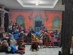 Setelah Banjir Terus Menerjang, 200 Santri di Bali Bertahan Belajar Tanpa Meja dan Buku