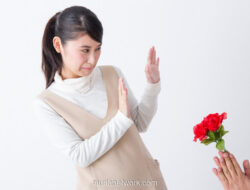 Ketika Cinta Takut Berlabuh: Mengurai Ketakutan akan Komitmen dalam Hubungan