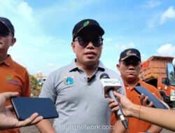 Warga Kramat Jati Tersiksa, Sampah Pasar Induk Menggunung Tak Terangkut