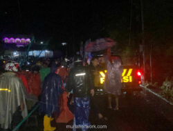 Longsor di Kudus Seret Dua Kendaraan ke Jurang