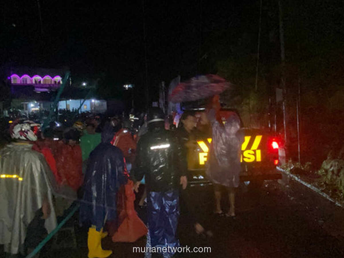 Longsor di Kudus Seret Dua Kendaraan ke Jurang
