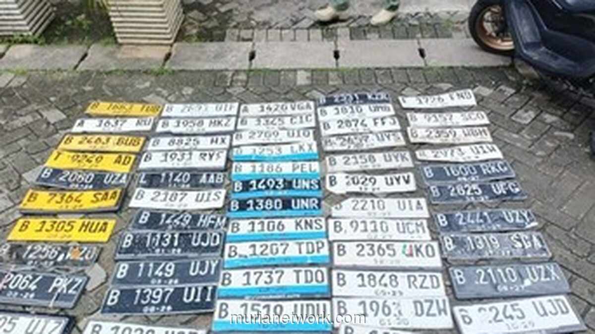 Tukang Tambal Ban di Kelapa Gading Minta Tebusan untuk Pelat Nomor yang Tersapu Banjir