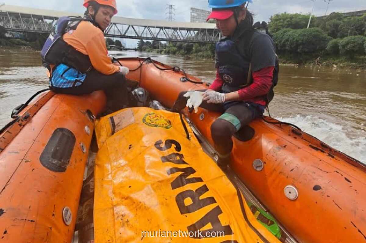 Remaja Tewas Terseret Arus Deras Ciliwung Saat Berenang