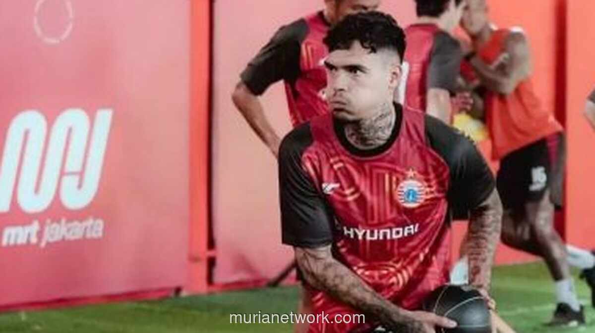 Shayne Pattynama Bantah Tudingan Pensiun Dini di Persija