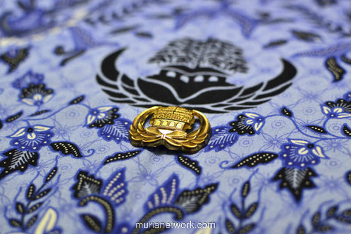 Seragam Cokelat dan Penjara Gengsi: Saat Cita-cita Anak Dikalahkan Ekspektasi Desa