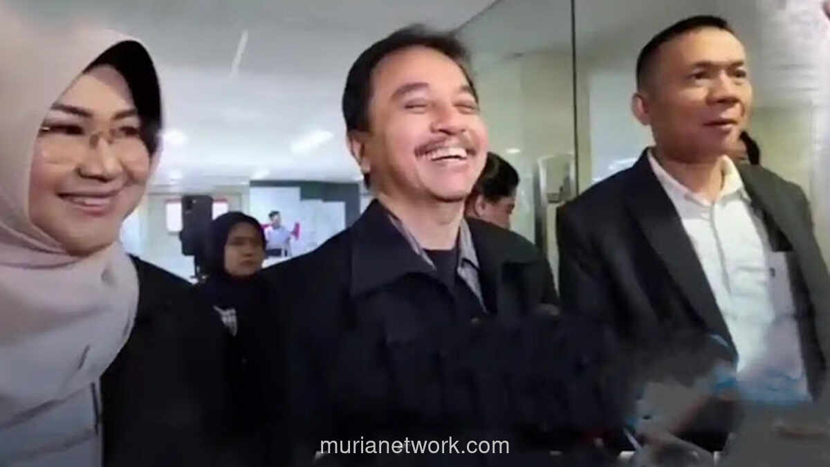 Tiga Tersangka Kasus Ijazah Jokowi Datangi Kemendikdasmen, Tagih Kejelasan Surat Penyetaraan Gibran