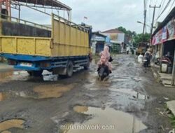 Budi Doremi Keluhkan Jalan Rusak di Sitauan, PUPR Serang Janji Perbaikan Tahun Ini