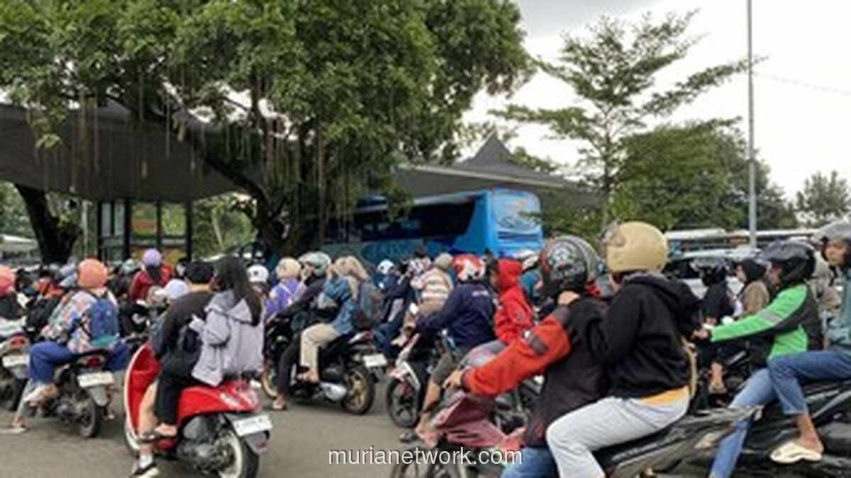 Ragunan Macet Total, Jalan Harsono RM Kembali Jadi Lautan Kendaraan