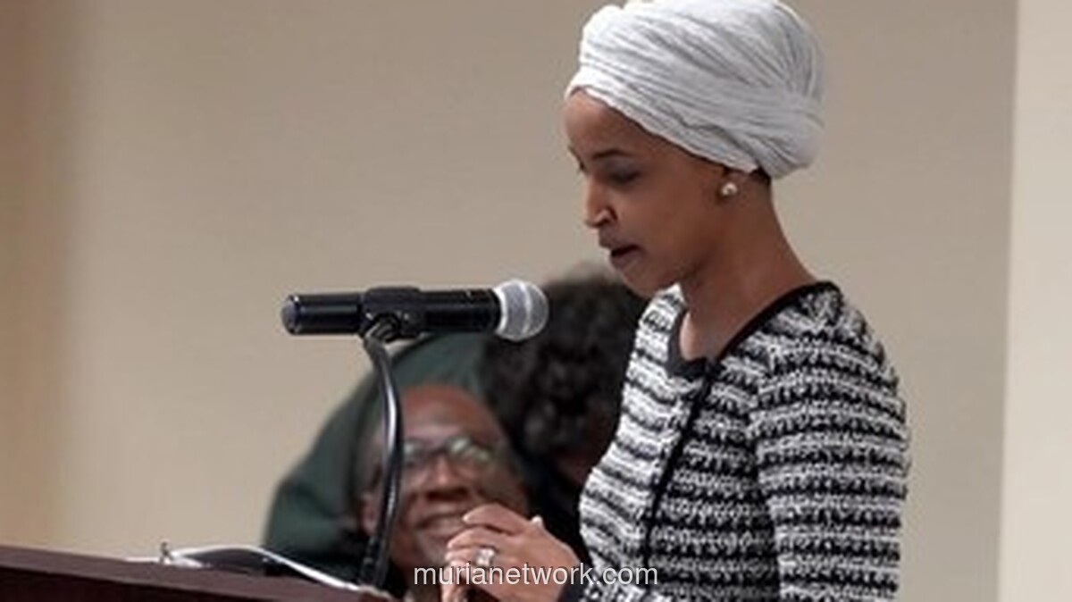 Cairan Busuk Menyemprot, Ilhan Omar Diserang Saat Kritik ICE
