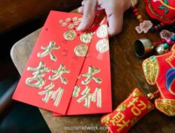 Lebih dari Sekadar Uang: Kisah Legenda dan Makna Mendalam di Balik Tradisi Angpao