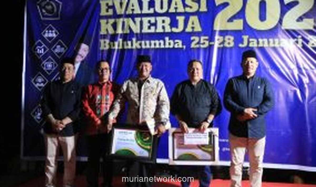 Malam Apresiasi di Pantai Parangluhu, Kemenag Sulsel Beri Penghargaan untuk Satker Berprestasi