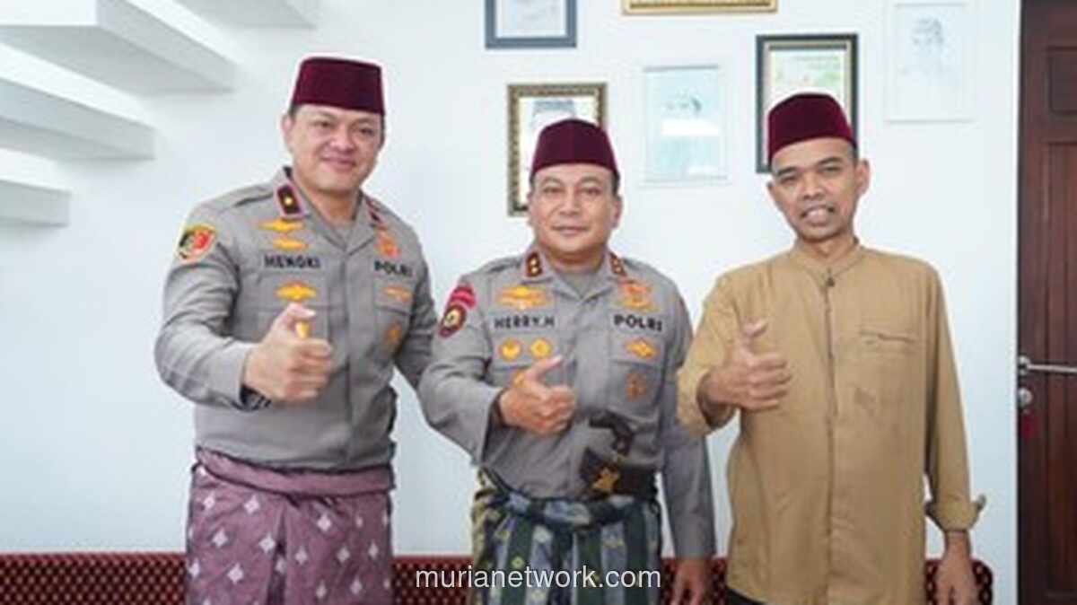 Songket dan Keris untuk Dua Jenderal: Silaturahmi Hangat UAS dengan Polda Riau