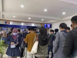 Banjir Pekalongan Picu Antrean Panjang Pembatalan Tiket di Stasiun Tawang