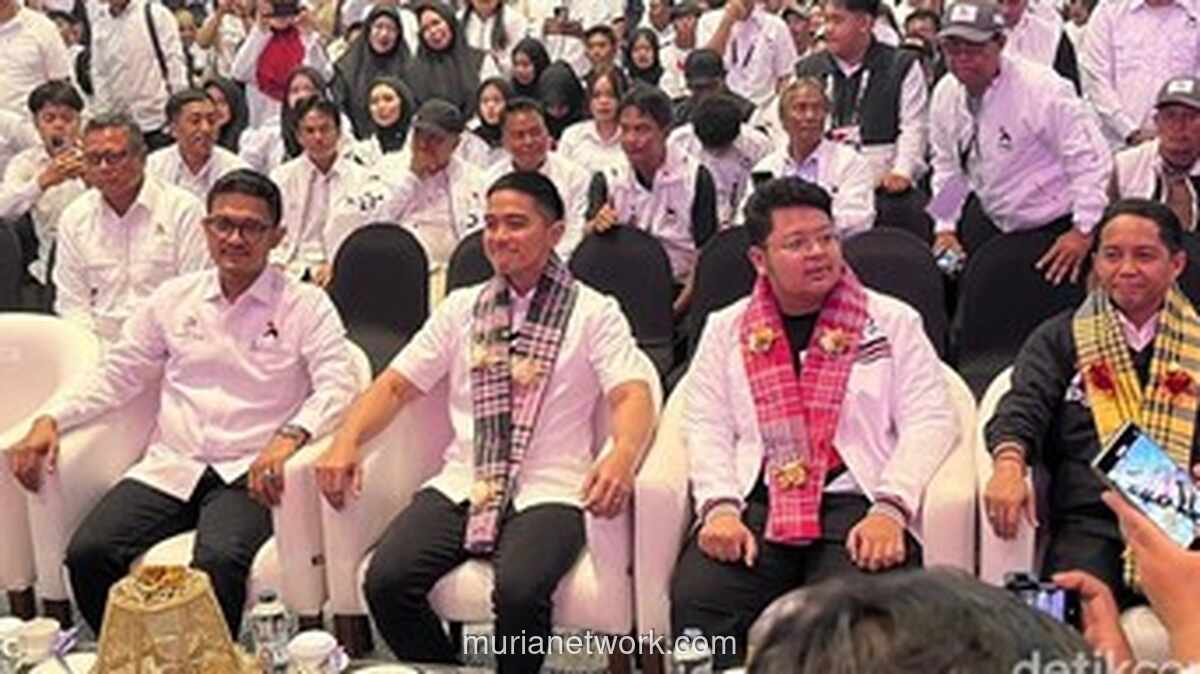 Kaesang Disambut Tarian Adat di Pelantikan Pengurus PSI Sulsel