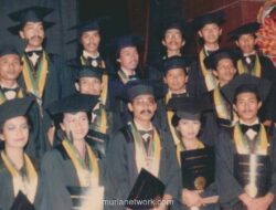 Guru Besar Unair Sorot Runtuhnya Kepercayaan Akademis, Desak Jokowi Buka Ijazah