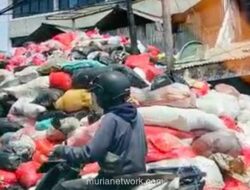 Gunungan Sampah di Pasar Cimanggis, Warga Tahan Napas