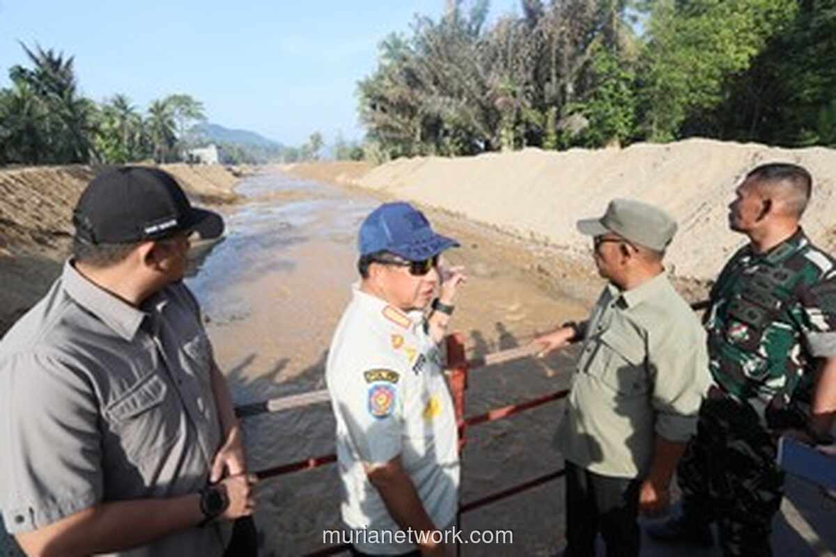 Tito Apresiasi Inovasi Tanggul dari Sedimen di Tapteng