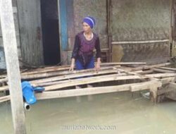 Tabungan Rp 1,7 Juta Hanyut, Kisah Pilu Penjual Gorengan di Tengah Banjir Pandeglang