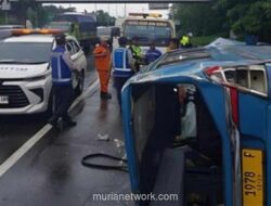 Angkot Terguling di Jagorawi, Sopir Terluka Diduga Kurang Waspada Saat Hujan