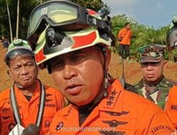 Tim SAR Kejar Golden Time Evakuasi Korban Pesawat ATR 42-500 di Medan Terjal Pangkep