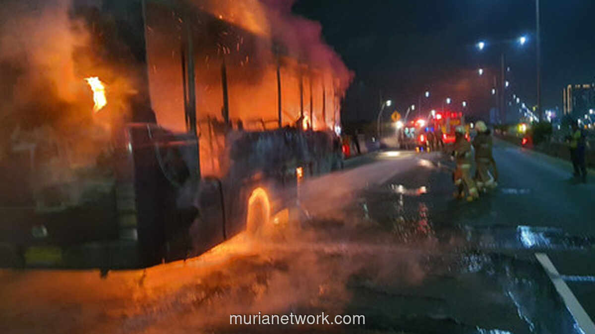 Bus Ziarah dari Lampung Hangus Terbakar di Tol Cikampek, 34 Penumpang Selamat