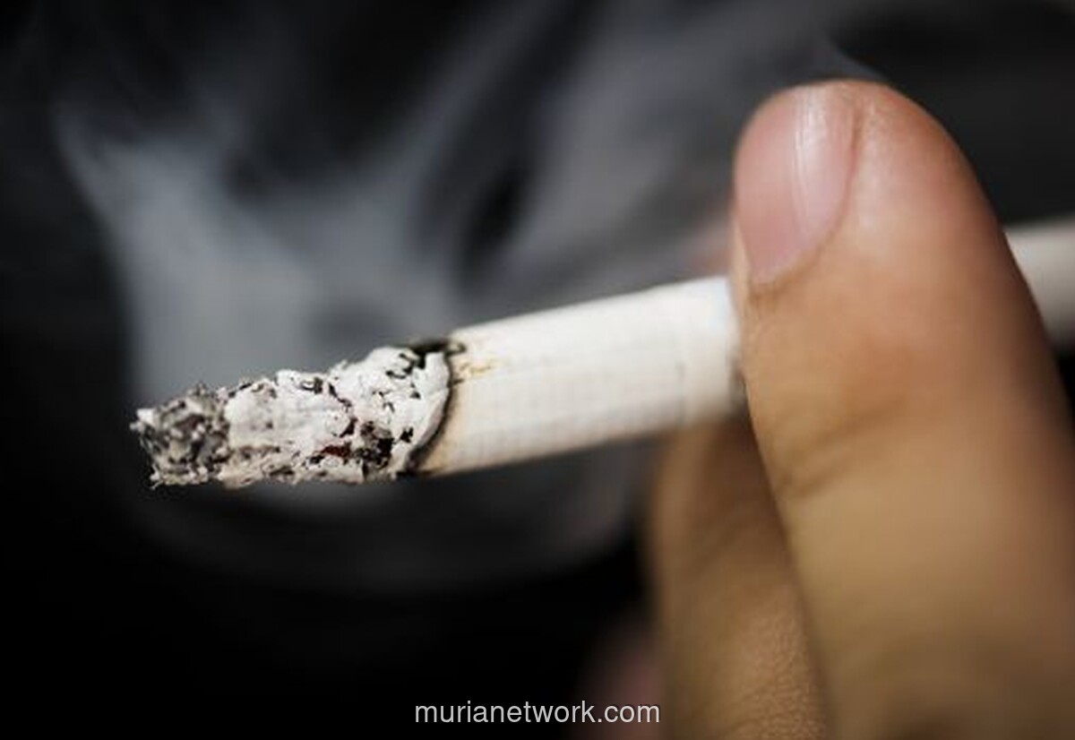 Bayi Dibawa Naik Motor Sambil Dikepung Asap Rokok, Pasangan Ini Malah Amuk Saat Ditegur