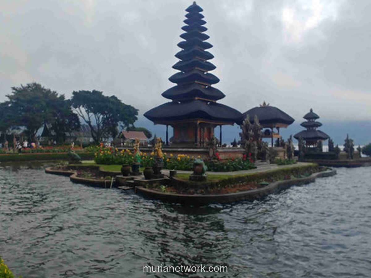 Di Balik Mahkota Dunia: Bali di Persimpangan Pariwisata dan Krisis Lingkungan