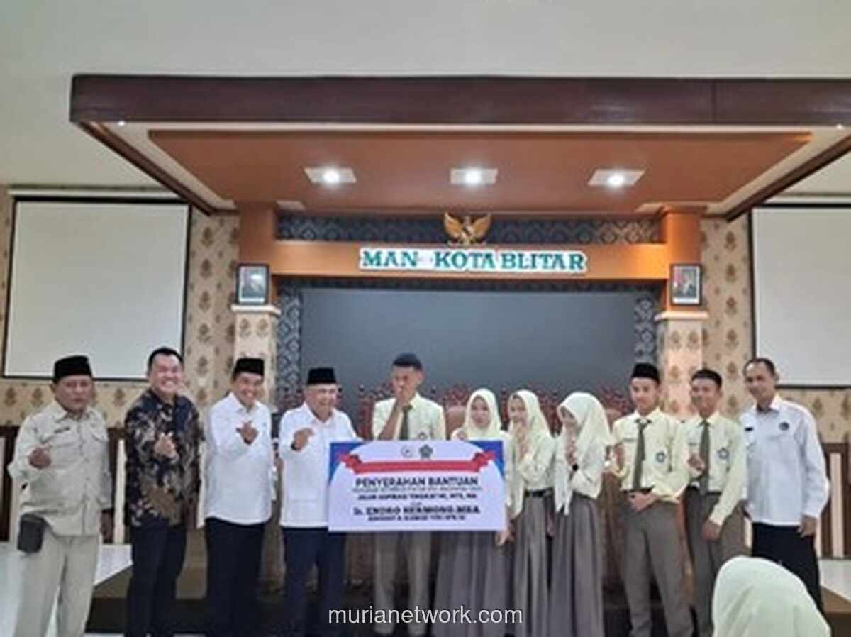 Anggota DPR Endro Hermono Salurkan Bantuan PIP untuk Siswa Madrasah di Blitar