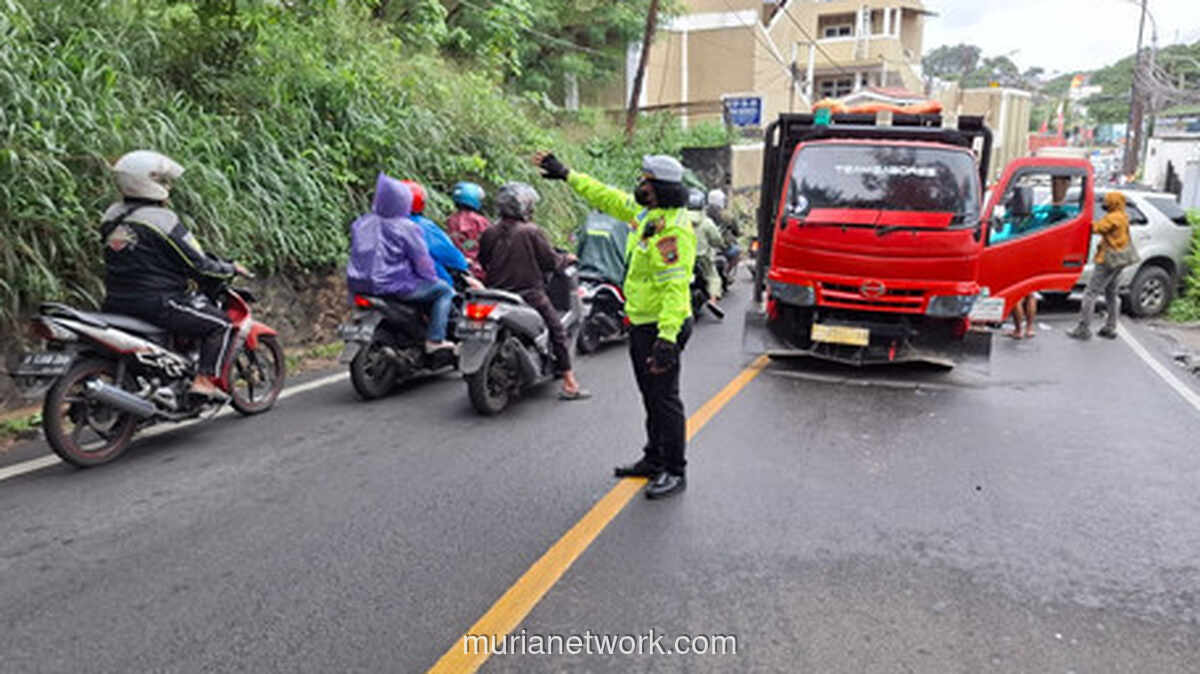 Sopir Fortuner Relakan Mobil Ringsek Demi Selamatkan Nyawa di Depok