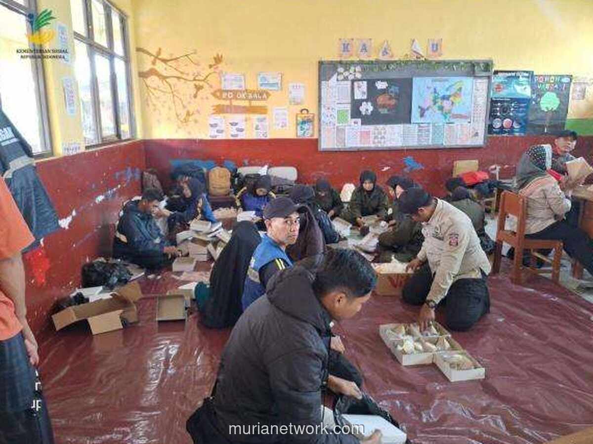 Dapur Umum SDN 1 Pasirlangu: 4.500 Porsi Harapan di Tengah Puing Longsor