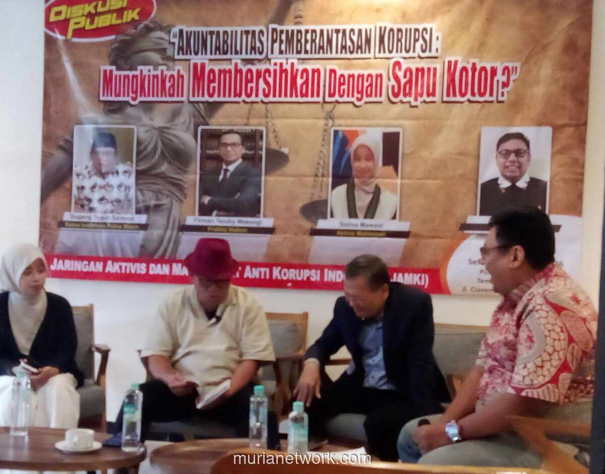 Hukum di Indonesia: Sapu Kotor yang Hanya Memindahkan Sampah?