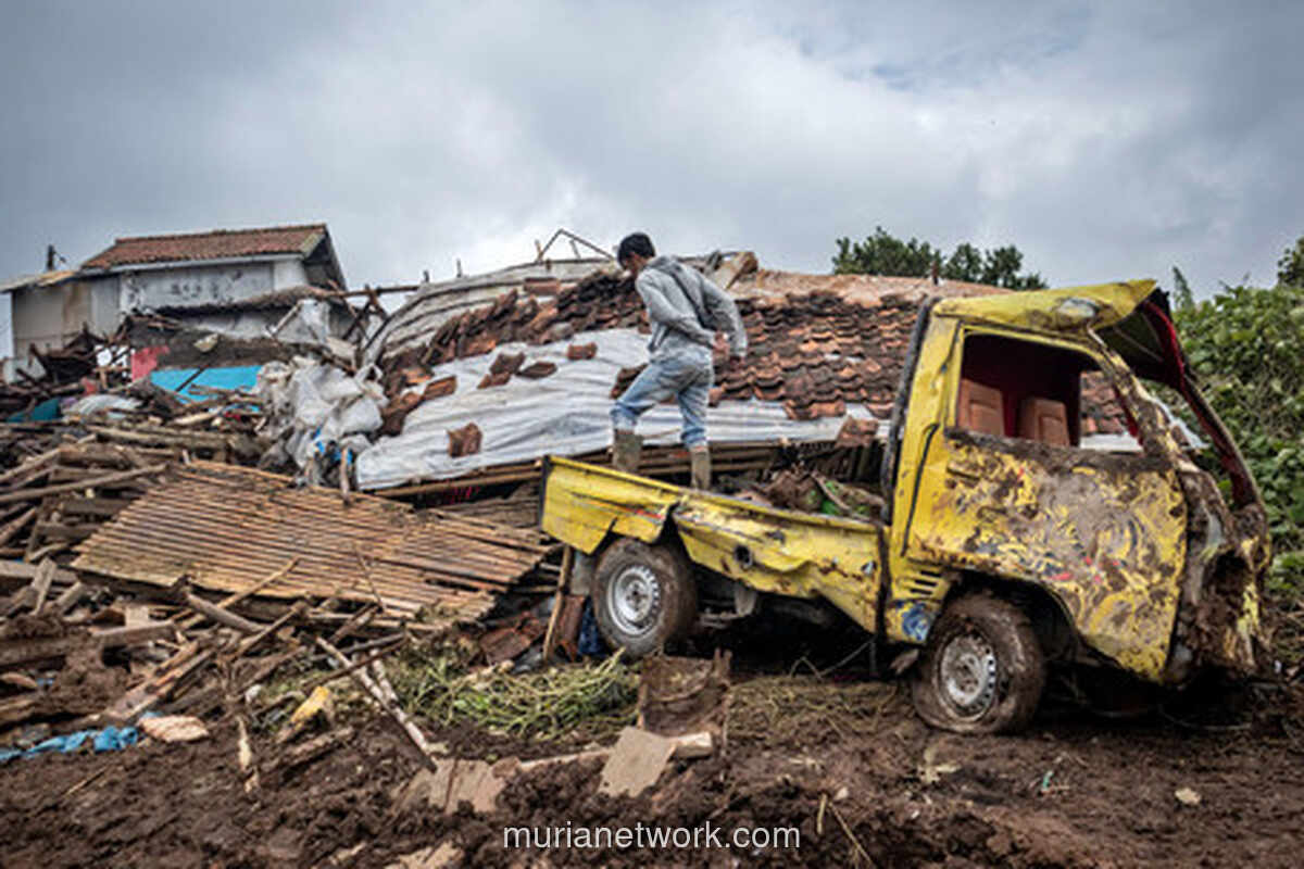 Hujan Deras Hentikan Pencarian Korban Longsor Pasirlangu, 55 Jenazah Berhasil Dievakuasi