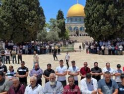 Ribuan Palestina Tembus Pembatasan, Penuhi Al-Aqsa di Tengah Pengawasan Ketat
