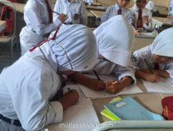 Gawai vs PR: Mengapa Anak Rajin di Sekolah, Malas Belajar di Rumah?