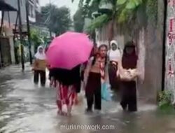 Hujan Deras Pagi Ini, Jalan Asia Baru Kebon Jeruk Tergenang 30 Cm